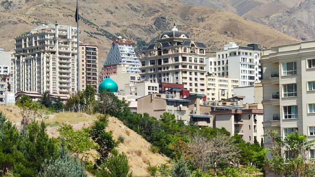 خانه‌ای در خیابان دوازدهم ولنجک؛ انگار که بهشت از آجر باشد