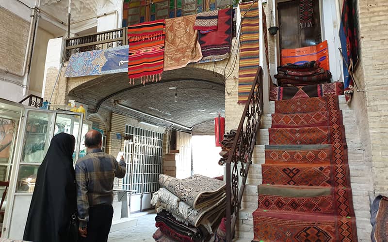 این مغازه در قم، فقط یک متر مربع مساحت دارد