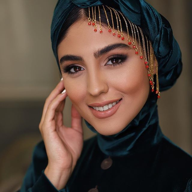 رامینا ترابی با لباسش، تخت جمشید را به فرانسه منتقل کرد!