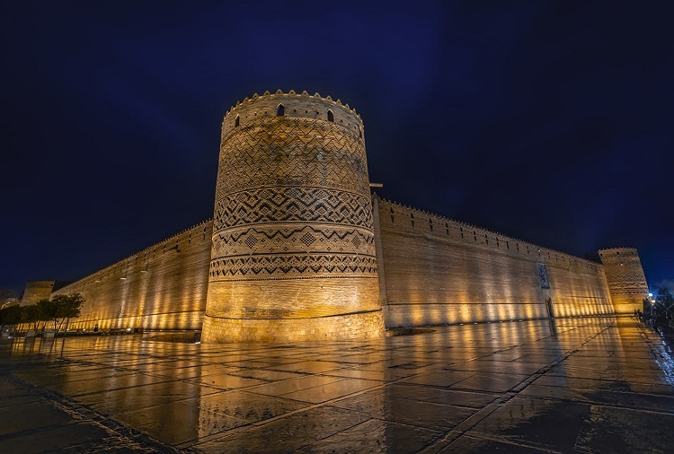 پارکوکاری که یک‌تنه اندازه یک قوم به ارگ کریمخان آسیب زد