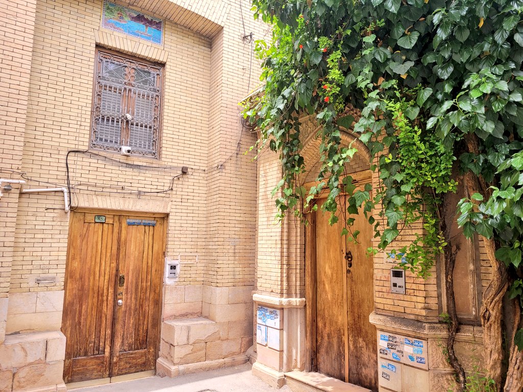 سردر این خانه‌های شیراز شبیه یک ترانه دلنشین از معین است!