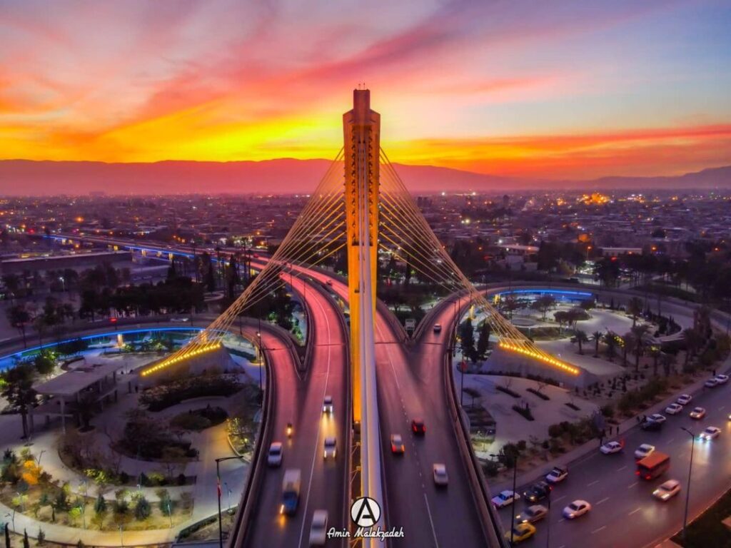 اولین پل کابلی ایران در شیراز؛ شبیه یک پرانتز باز روی تن خیابان