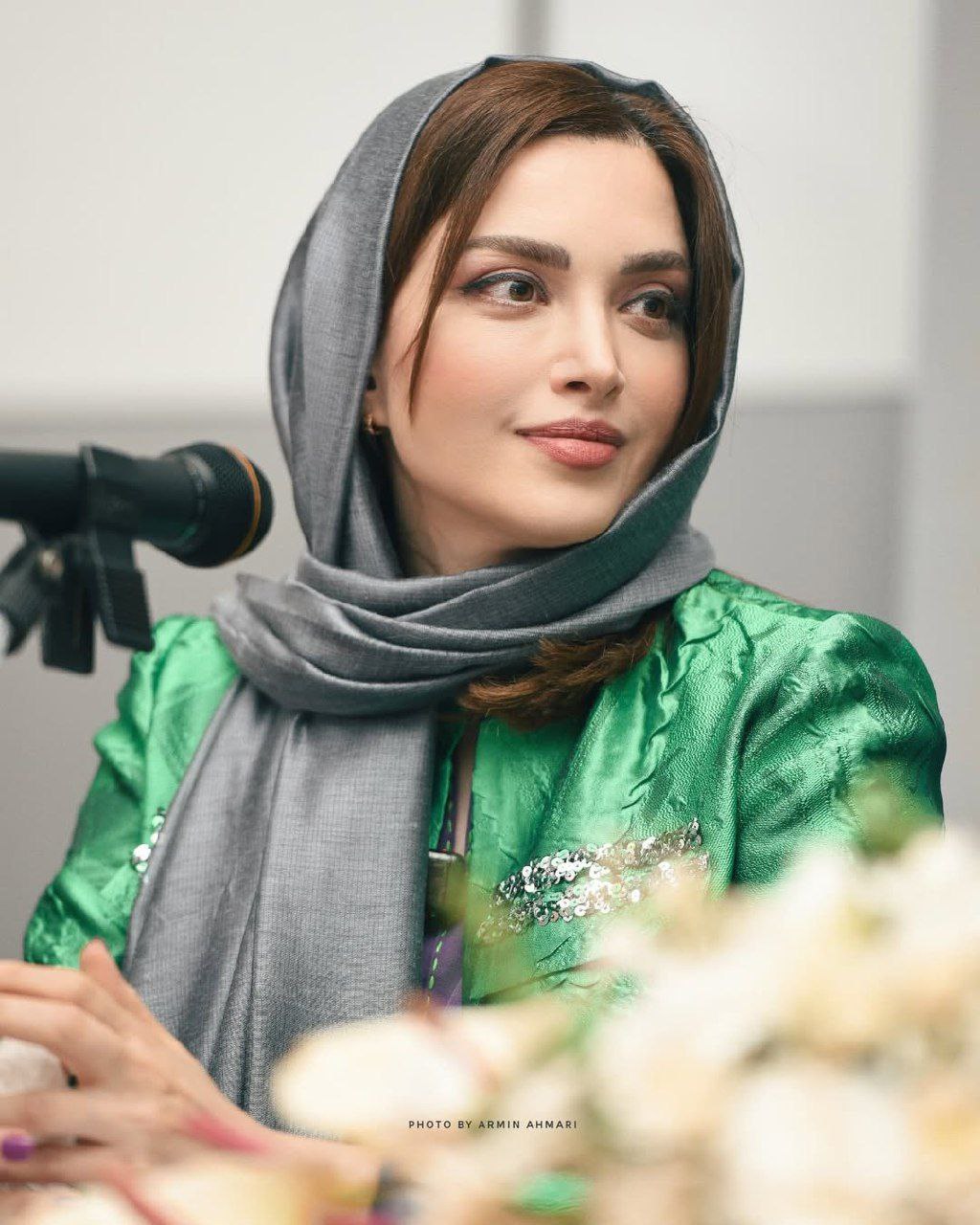 میز ساده، گل‌آرایی شلوغ؛ جشن تولد ۴۴سالگی بهنوش طباطبایی