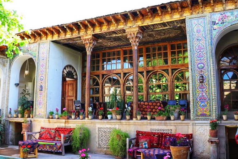 کاشی‌های این خانه در شیراز اندازه سریال حضرت یوسف جذاب است