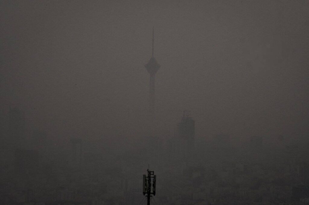 تصویر غم‌انگیز از تهرانِ غبارآلود در عصر امروز