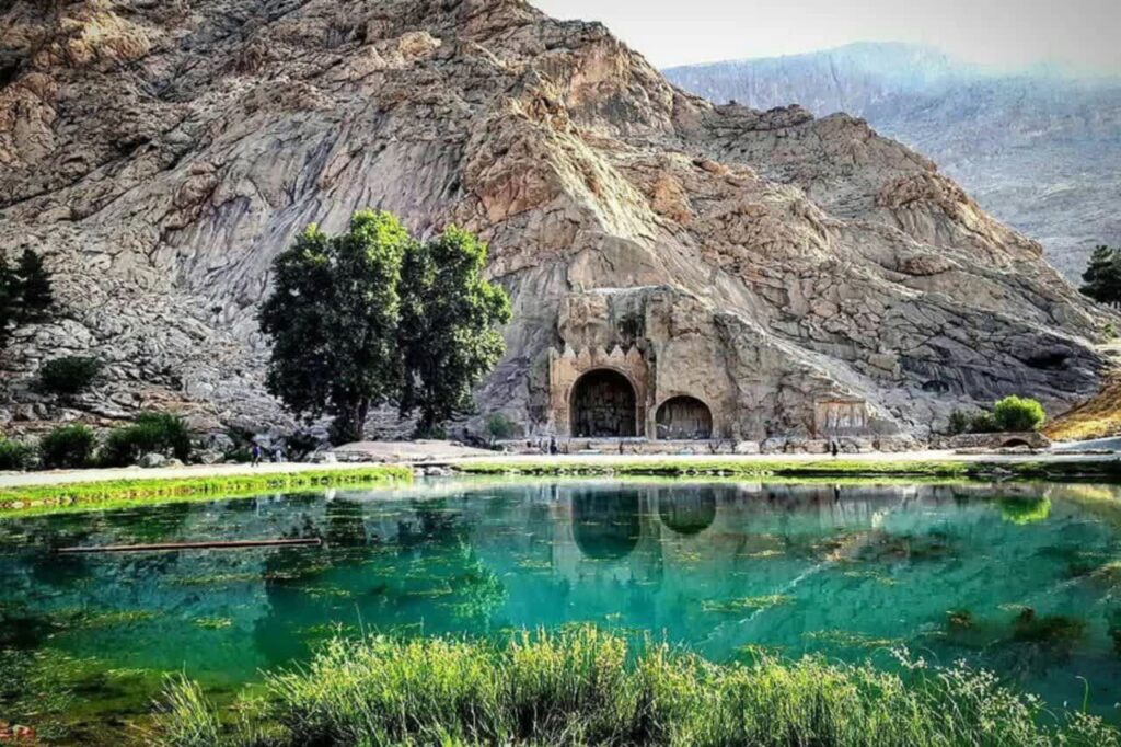 امروز طاق بستان تنها سه کیلومتر با نابودی کامل فاصله داشت