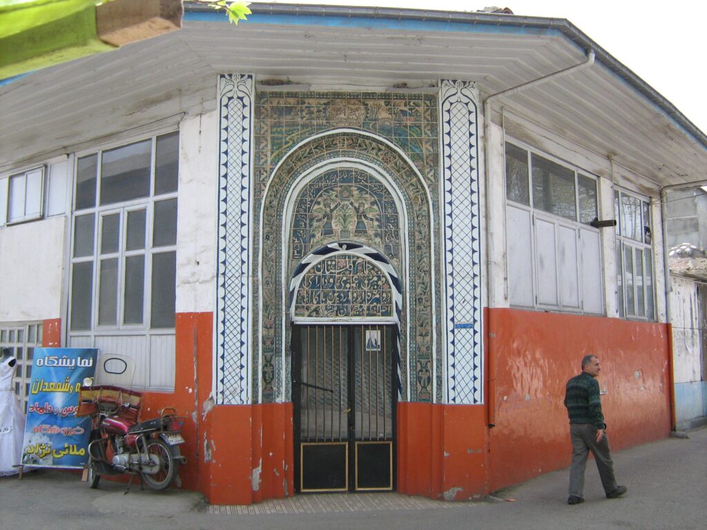 معماری جذاب حمام ۲۰۰ساله فومن که به امان خدا رها شد