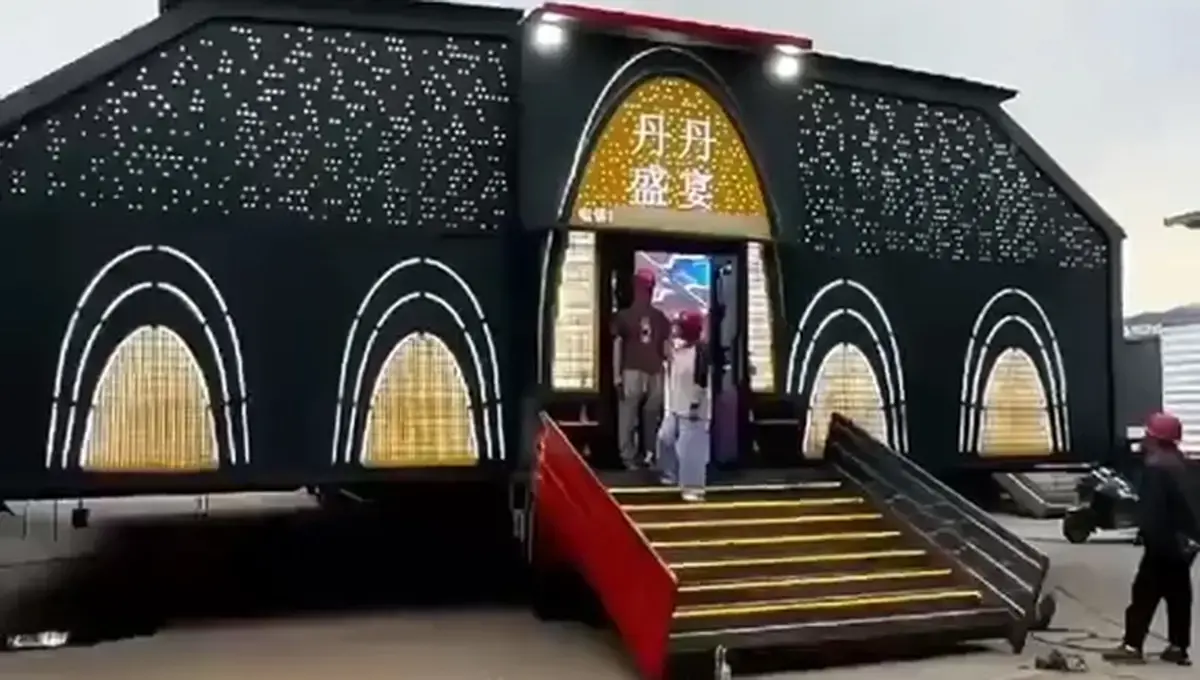 کامیونی که خیلی سریع تبدیل به یک سالن عروسی شیک می‌شود!