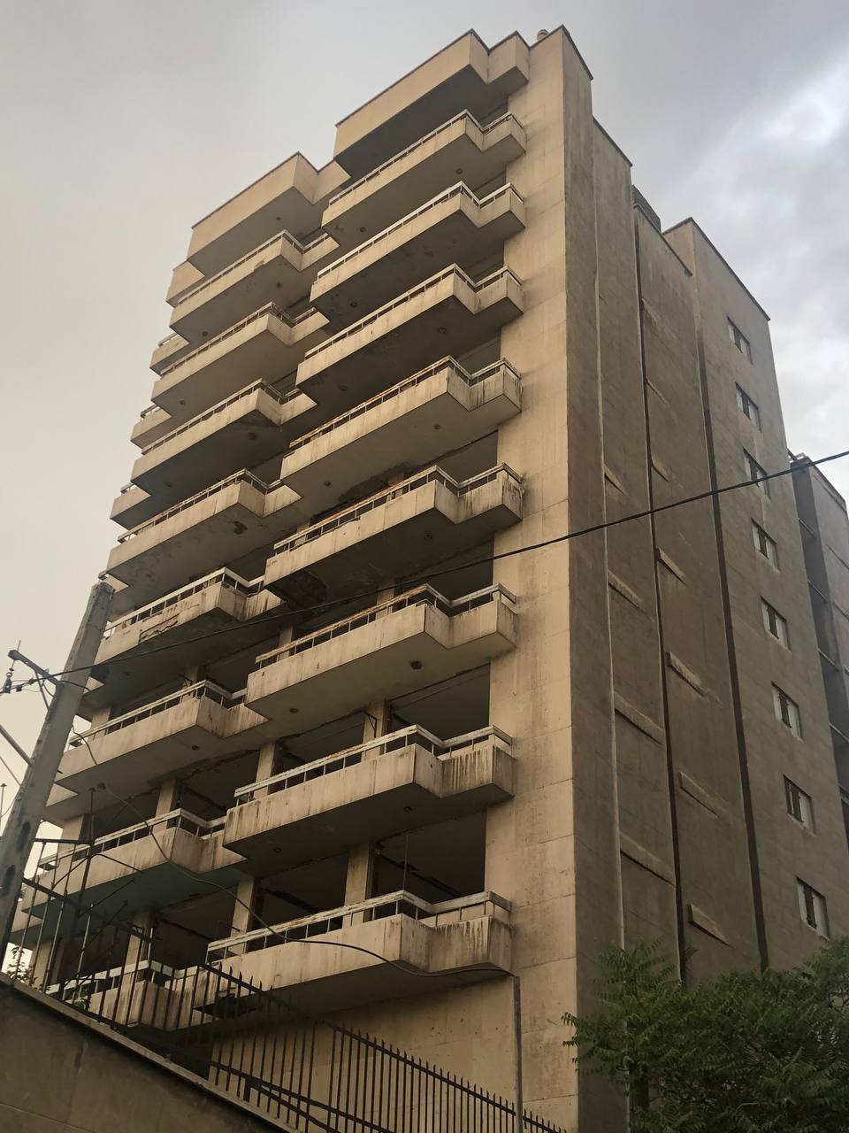 ساختمانی در میرزای شیرازی