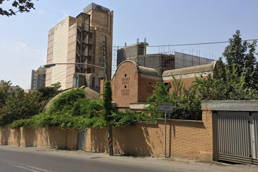 این خانه در کامرانیه تهران دقیقا مثل خانه‌های یزد است