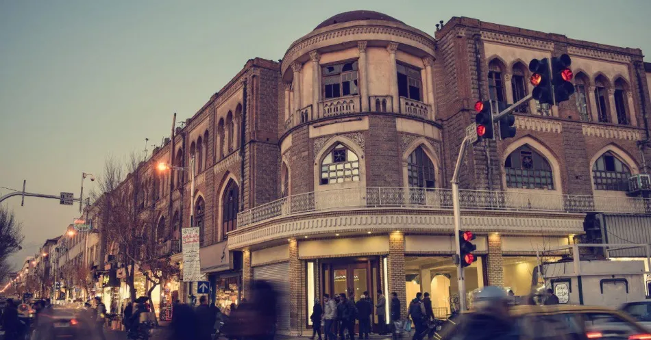 این تصویر از خیابان لاله‌زار را هر چه سریع‌تر به دست شهردار برسانید