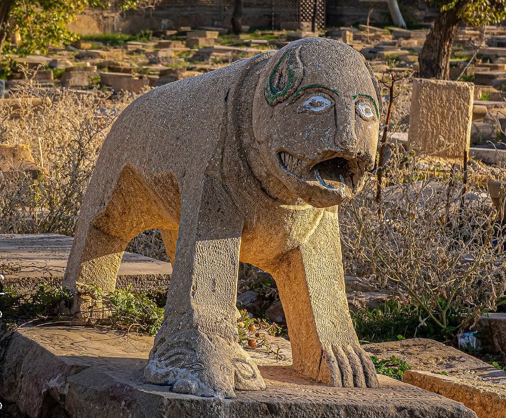 شهر سنگی کم‌نظیر شیراز؛ پر از خطاطی، حکاکی و ظرافت پایان‌ناپذیر