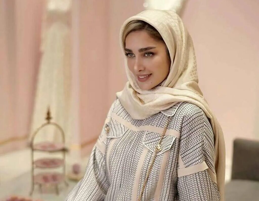 شوآف آناشید حسینی در استوری تازه‌اش؛ دکوراسیون اتاق مثل کاخ سلطنتی