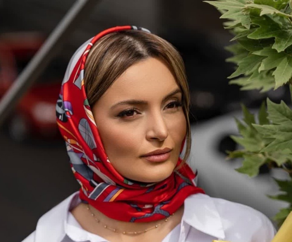 چهره غمگین بیتایِ آوای باران در کافه فرودگاه پربازدید شد