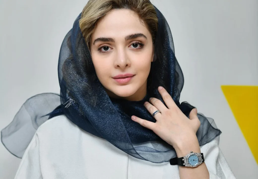 ژست‌های یاسمن سریال گرگ و میش زیر رقص نور و معماری اصیل
