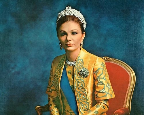 دکوراسیون دفتر کار فرح پهلوی با معماری مدرنی که هنوز دیده می‌شود