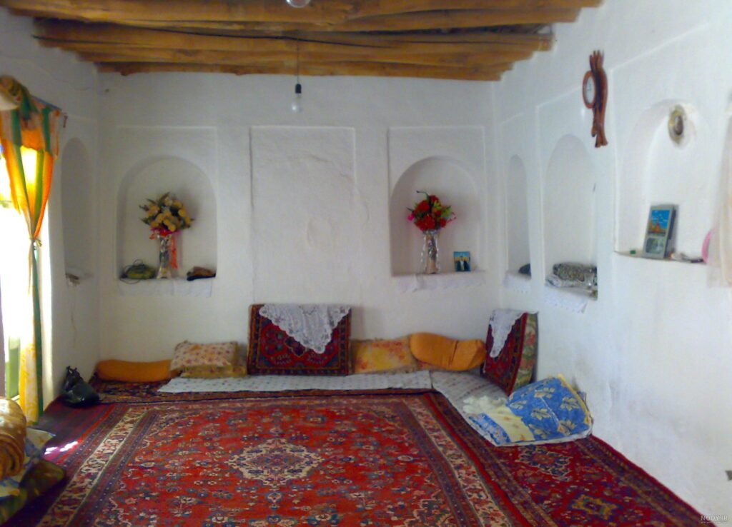 معماری در سنندج؛ سقف‌های چوبی و ایوان‌هایی که روح را نوازش می‌کنند