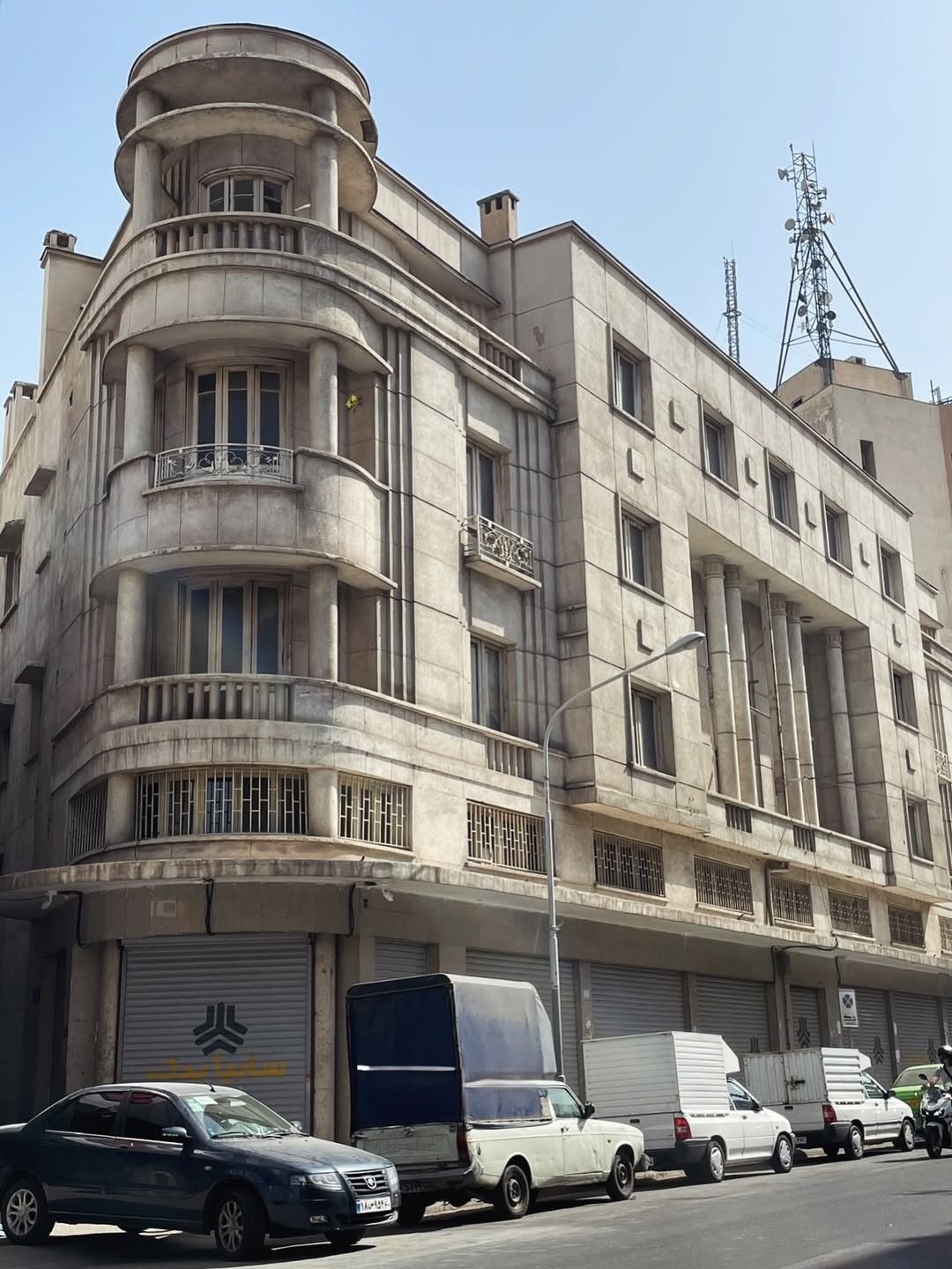 از شورولت تا سایپا؛ روایت یک ساختمان تاریخی در تهران