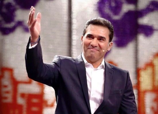 دکوراسیون منزل ساده و دلباز احمدرضا عابدزاده در آمریکا