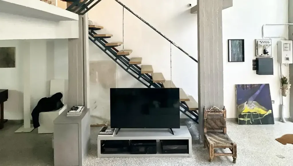 معماری این خانه در قلب یونان، یک وصله ناجور است!