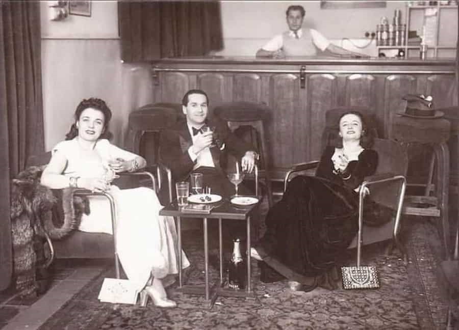 صاحب این رستوران در تهران یک زن مجارستانی زیبا و جنگ‌زده است