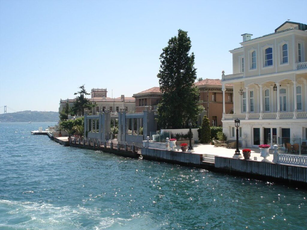 اینجا یک ویلای معمولی نیست، همه ایرانی‌ها از این ویلا خاطره دارند