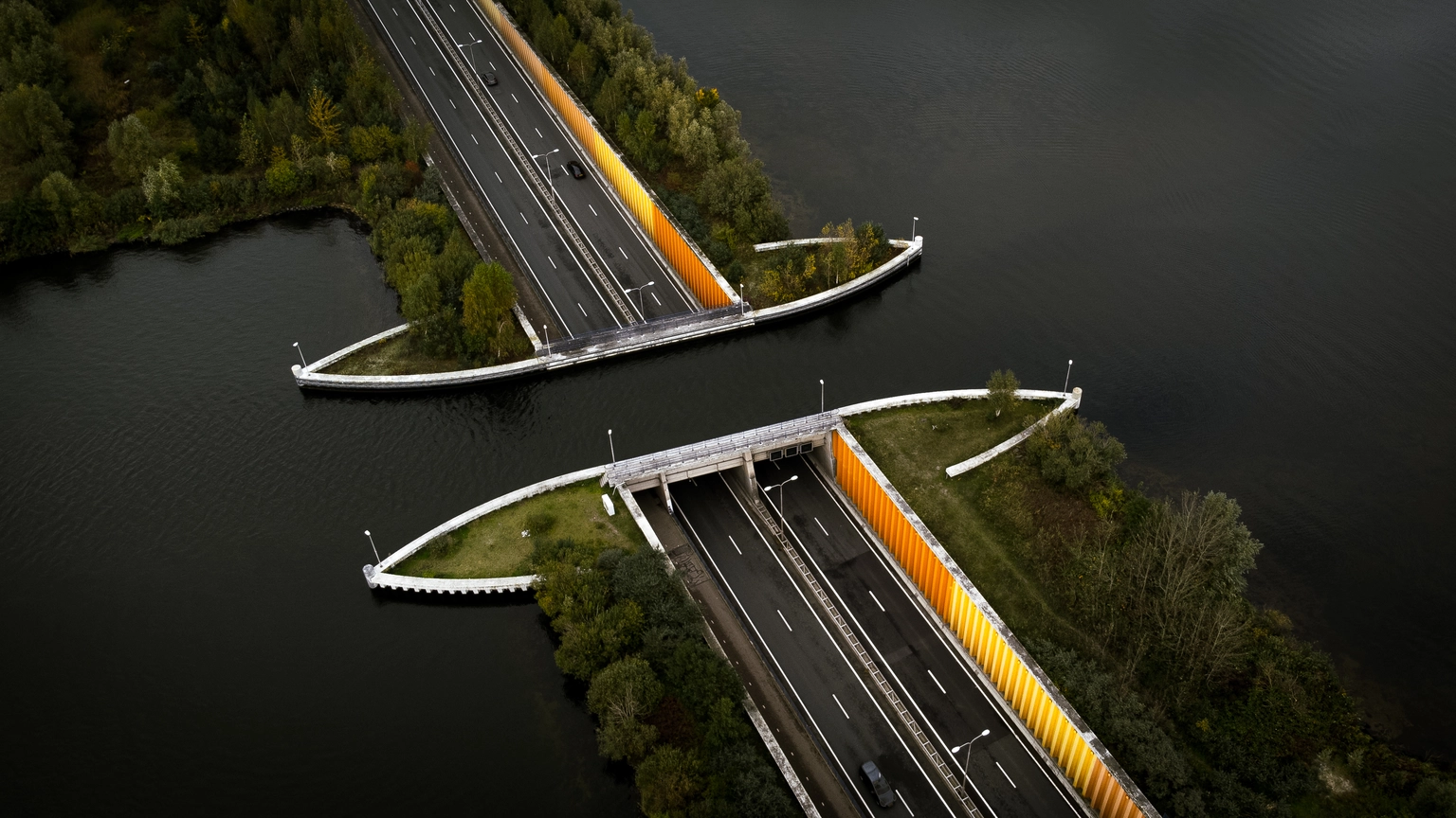 دیوانه‌ترین پل جهان در هلند که رسما یک اثر هنری است