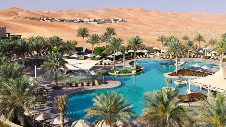 چادرنشینی در هتل ۴۰۰ میلیاردی کرمان، خاورمیانه را متعجب کرد