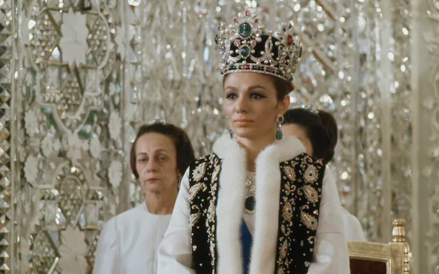 سماور و استکان کمر باریک؛ دکوراسیون سنتی فرح در آسمان‌ها