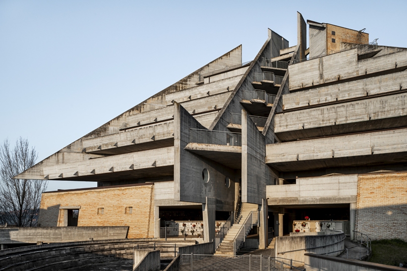 یا للعجب! این قبرستان است یا موزه؟