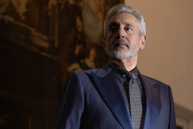 مبلمان و صندلی‌های میزبان با کلاس آقای ابی و همسرش مهشید