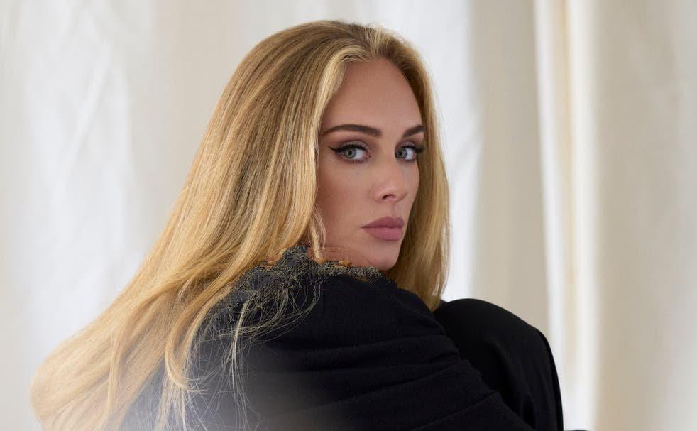 دکوراسیون لوکس خانه خانم ادل که با فرش و گلیم ایرانی چیده شده