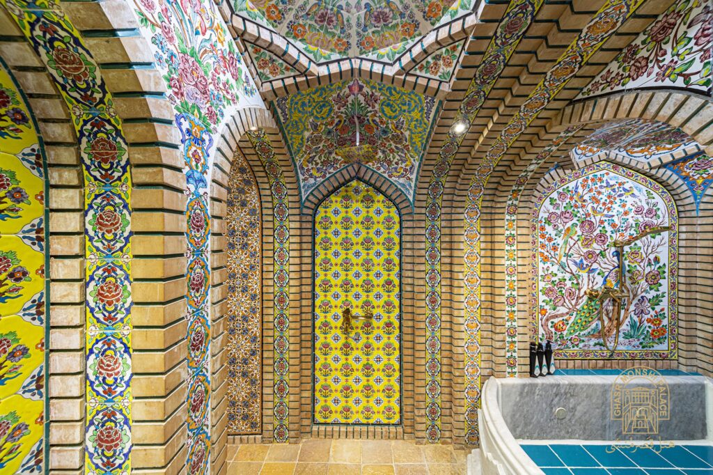 اتاقی که تمام زیبایی‌های هنر معماری اصفهان را یکجا دارد