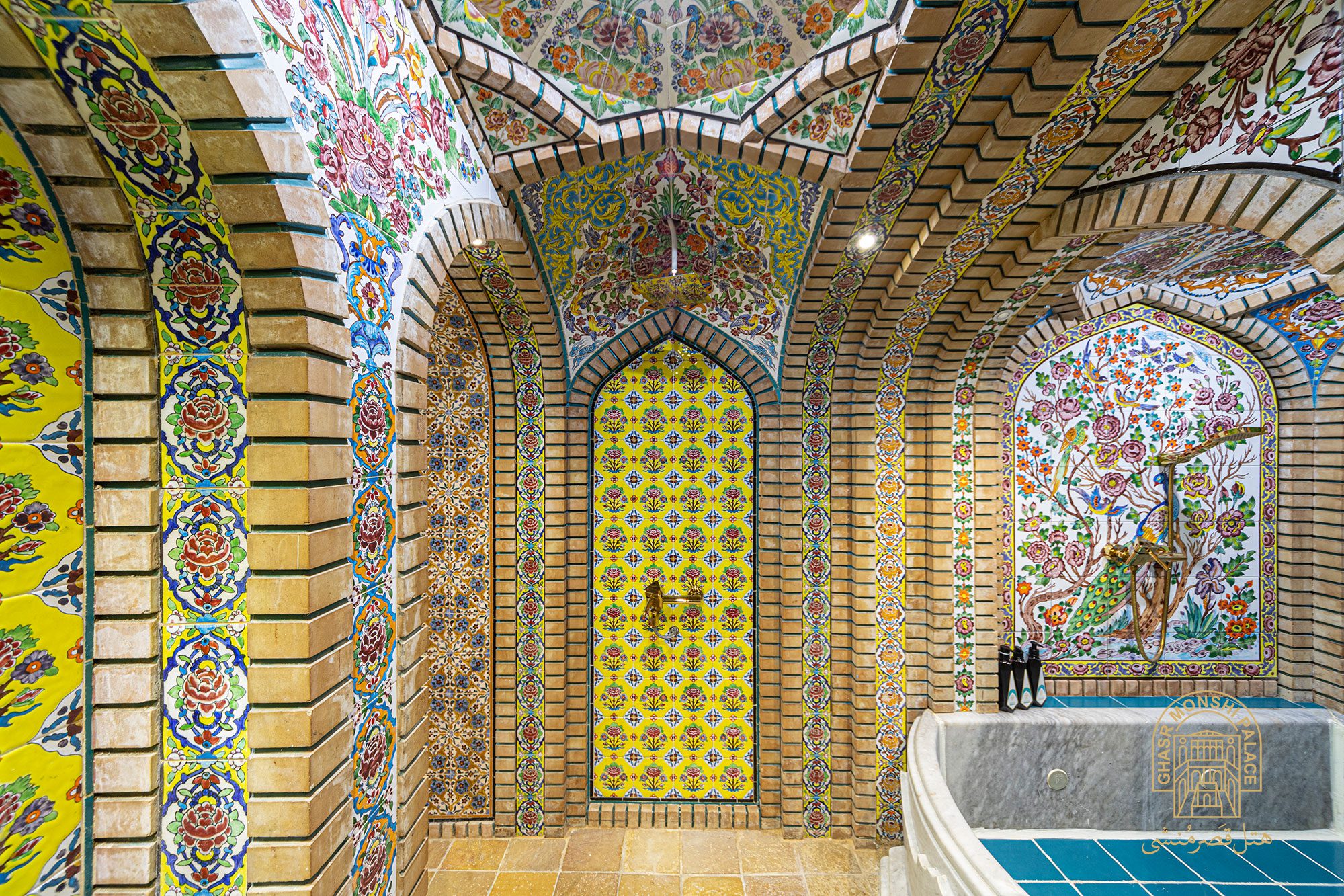 اتاقی که تمام زیبایی‌های هنر معماری اصفهان را یکجا دارد