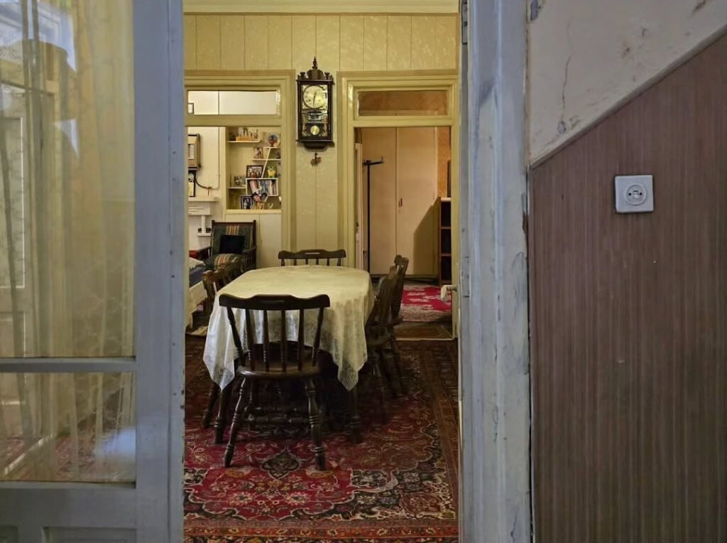 از کاغذدیواری تا حوض؛ برای تک تک اجزای این خانه می‌شود جان داد