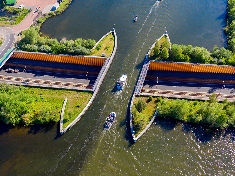 دیوانه‌ترین پل جهان در هلند که رسما یک اثر هنری است