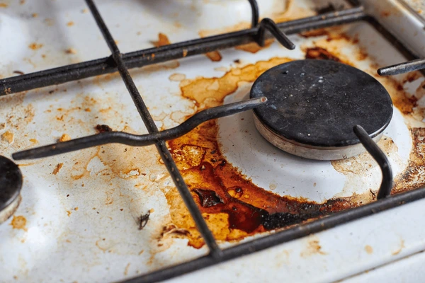 کثیف‌ترین اجاق گاز تاریخ فقط در یک دقیقه کاملا تمیز شد