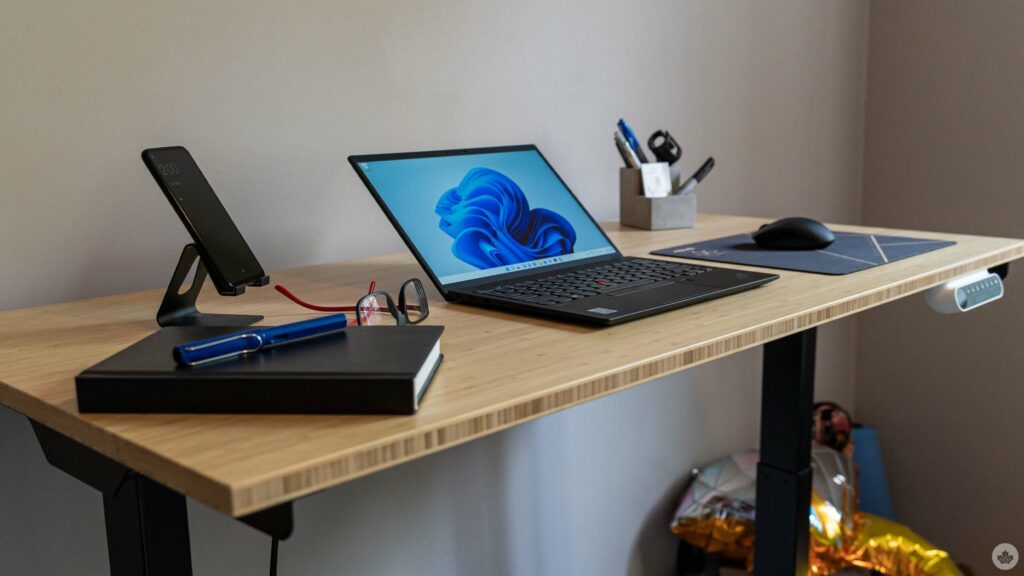 این بدون شک قشنگ‌ترین میز لپ‌تاپ جهان است