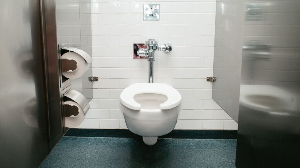 ۲۰ سانت پلاستیک به دغدغه کثیفی سرویس‌های عمومی پایان داد