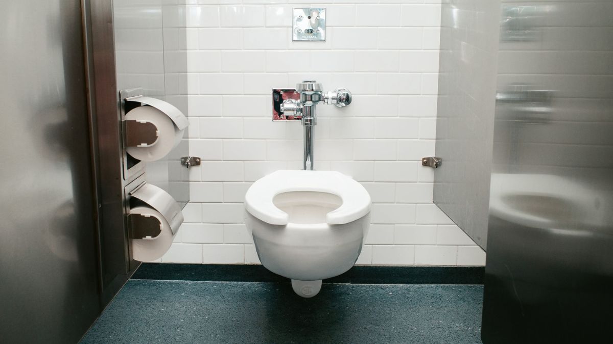 ۲۰ سانت پلاستیک به دغدغه کثیفی سرویس‌های عمومی پایان داد