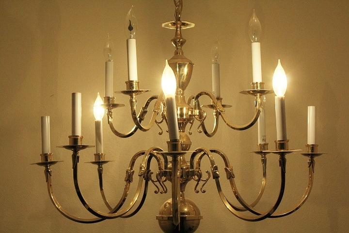 چهار دلیلی که باعث می‌شود لامپ لوستر سریع بسوزد