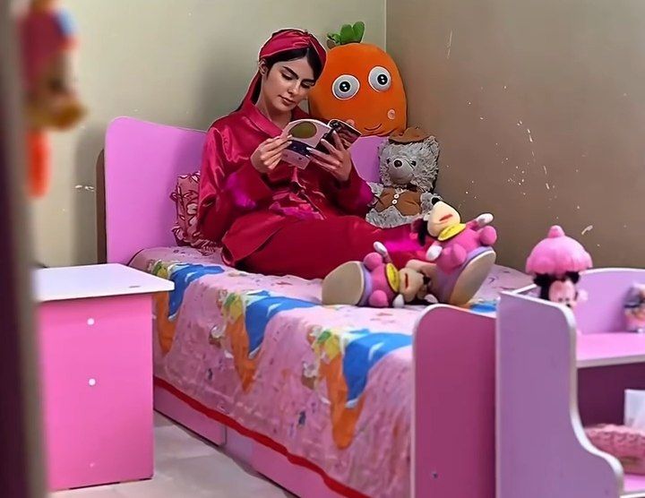 دکوراسیون لوس و صورتی اتاق خواب خانم آویسا تدین از تهران!