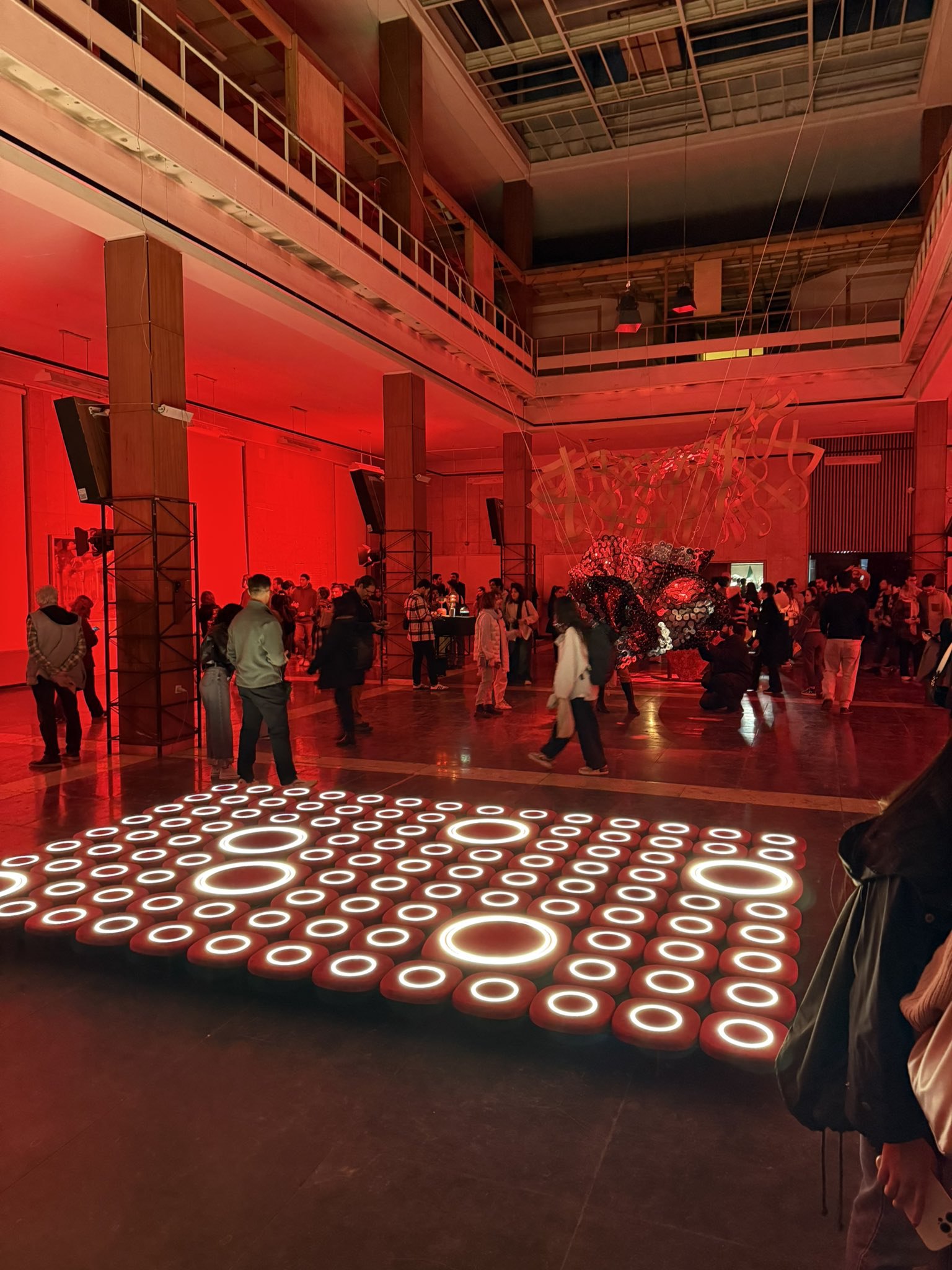 دیزاین این قسمت از دانشگاه تهران انصافا اروپایی شده است