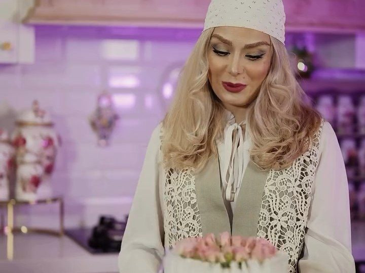 آشپزخانه کاملا صورتی صبا راد؛ یک کیک و بی‌نهایت عشوه!