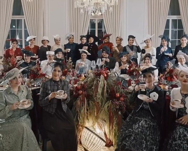 مهمونی ادایی بلاگرهای خانم ایرانی در یک خانه اروپایی و اشرافی