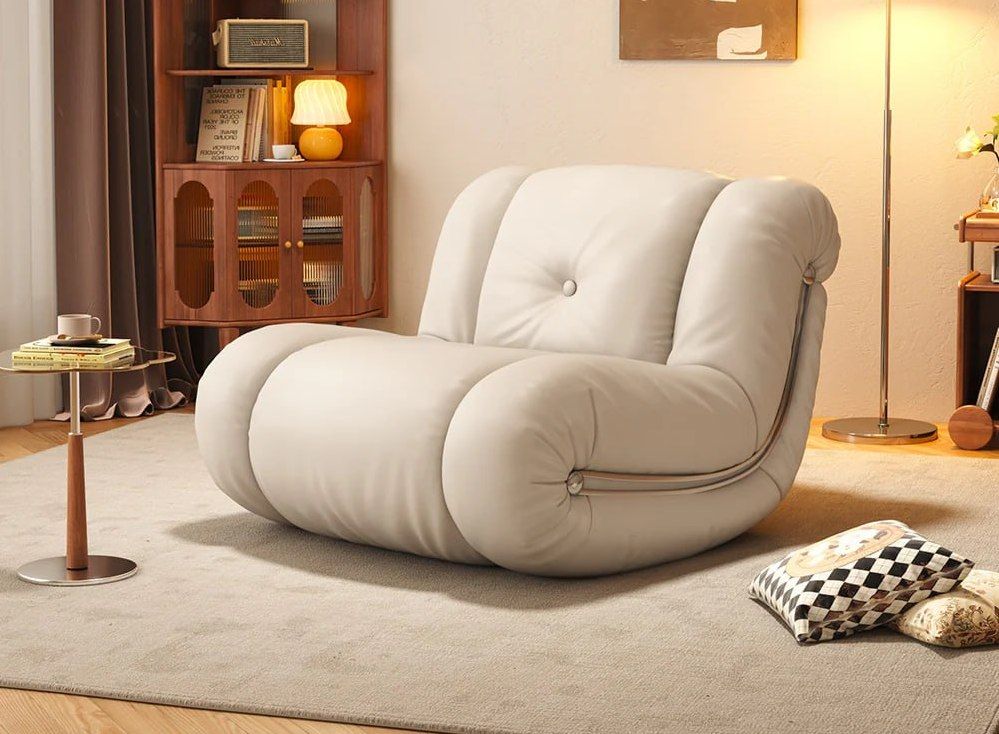 مبل عجیب تک‌نفره‌ای که خیلی راحت تبدیل به تخت خواب می‌شود