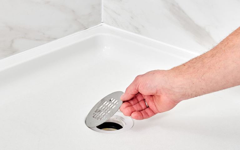 یک بادکنک دریچه چاه حمام را از تمام پلیدی‌ها نجات می‌دهد