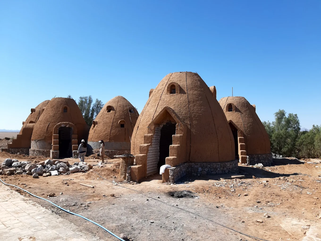 معماری بامزه یک کاروانسرا نزدیک اصفهان که شبیه بستنی قیفی است