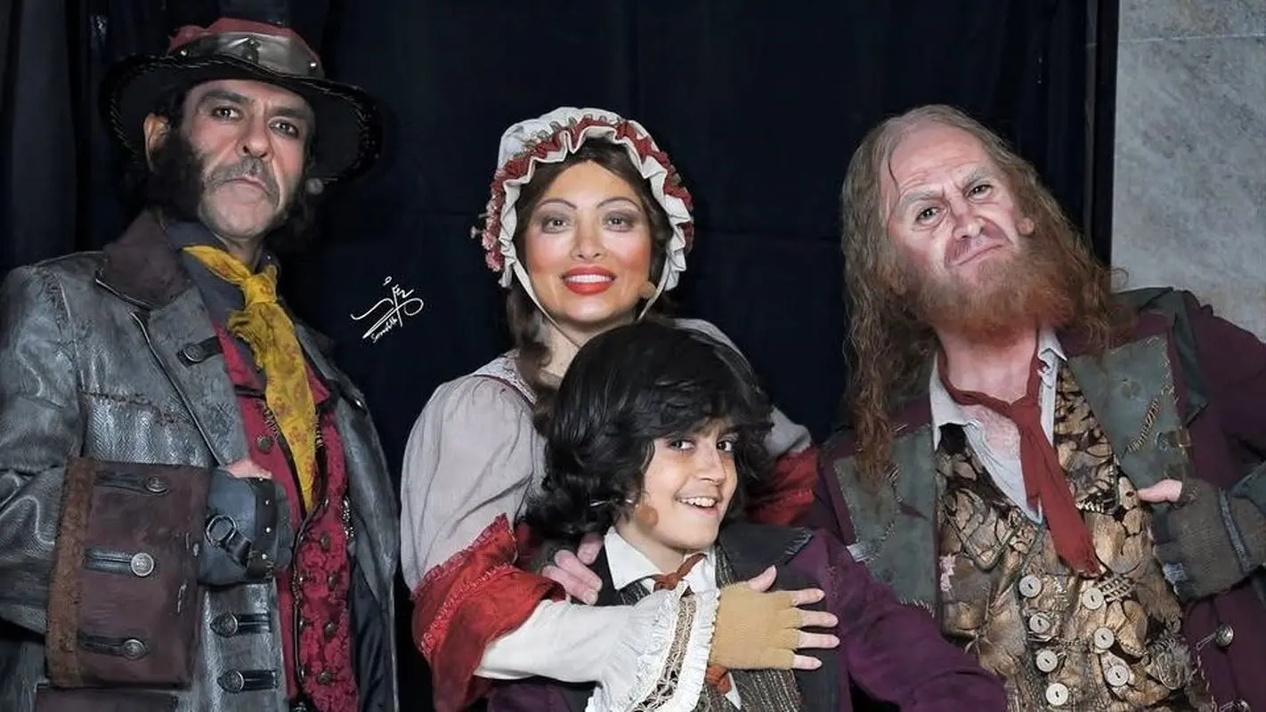 خانم بهنوش طباطبایی، آقای هوتن شکیبا، فکری به حال این توالت بکنید