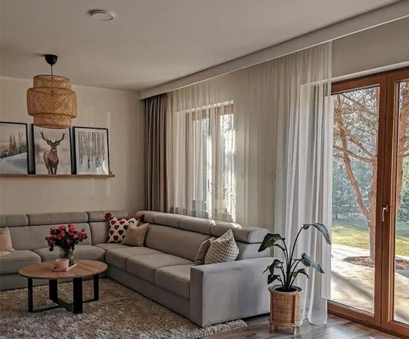 راهنمای جامع انتخاب و نصب پرده برای دو پنجره کنار هم